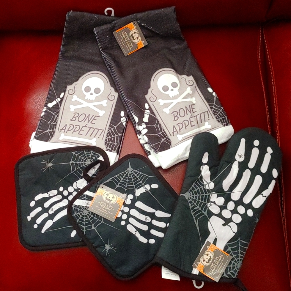 Halloween kitchen set